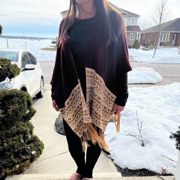 Like new medium women’s Shaw sweater - Picture 2 of 5